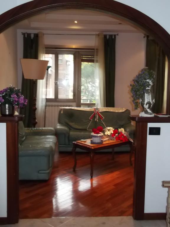 B&B Mary'S House 치암피노 외부 사진
